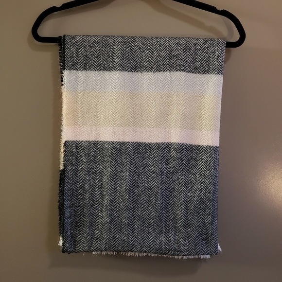 Isaac Mizrahi Striped Blanket Scarf - Picture 14 of 15